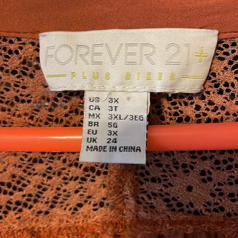 Plus Size Top - Picture 6 of 7